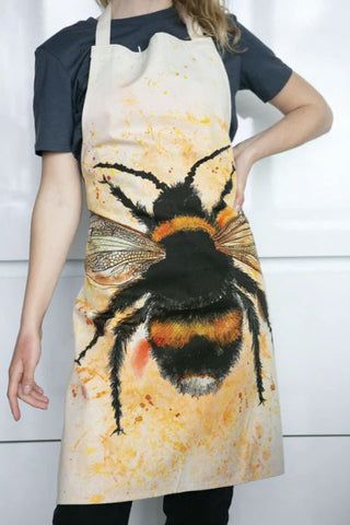 Dollyhotdogs Bee Apron Modelled