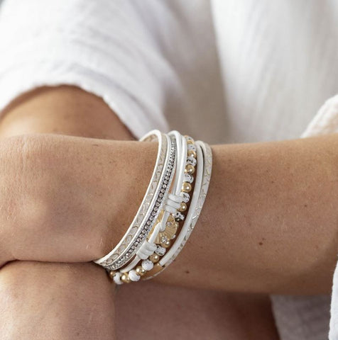 Pom Cream Mix Golden Disc Distressed Bead Bracelet