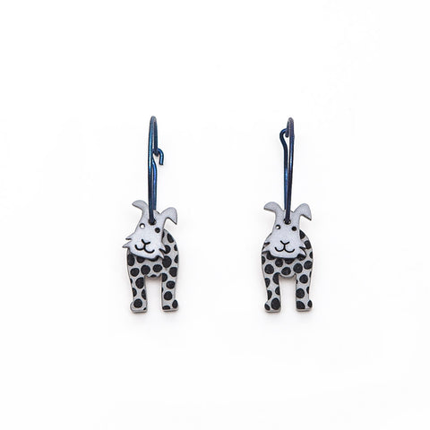 Lene Lundberg K-Form Grey/Black Dog Earrings