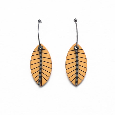 Lene Lundberg K-Form Tan/Black Veined Leaf Earrings